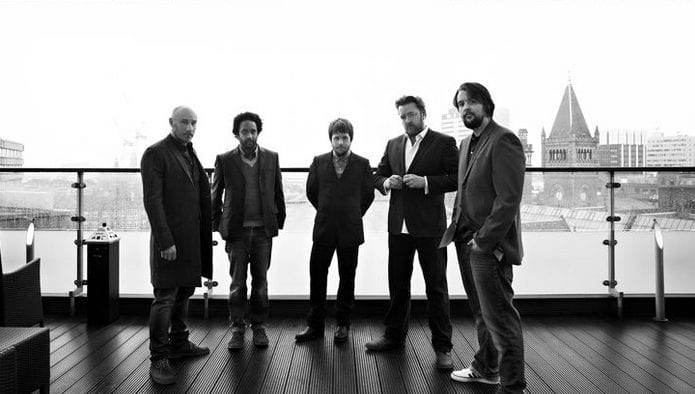 ELBOW : Fly Boy Blue / Lunette primer adelanto del The Take Off And Landing of Everything