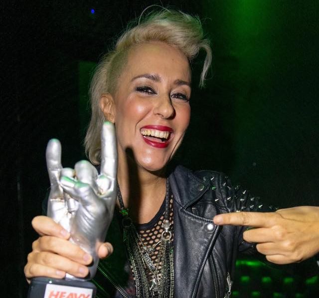 Judith Mateo premiada como la mejor instrumentista femenina rock de nuestro país