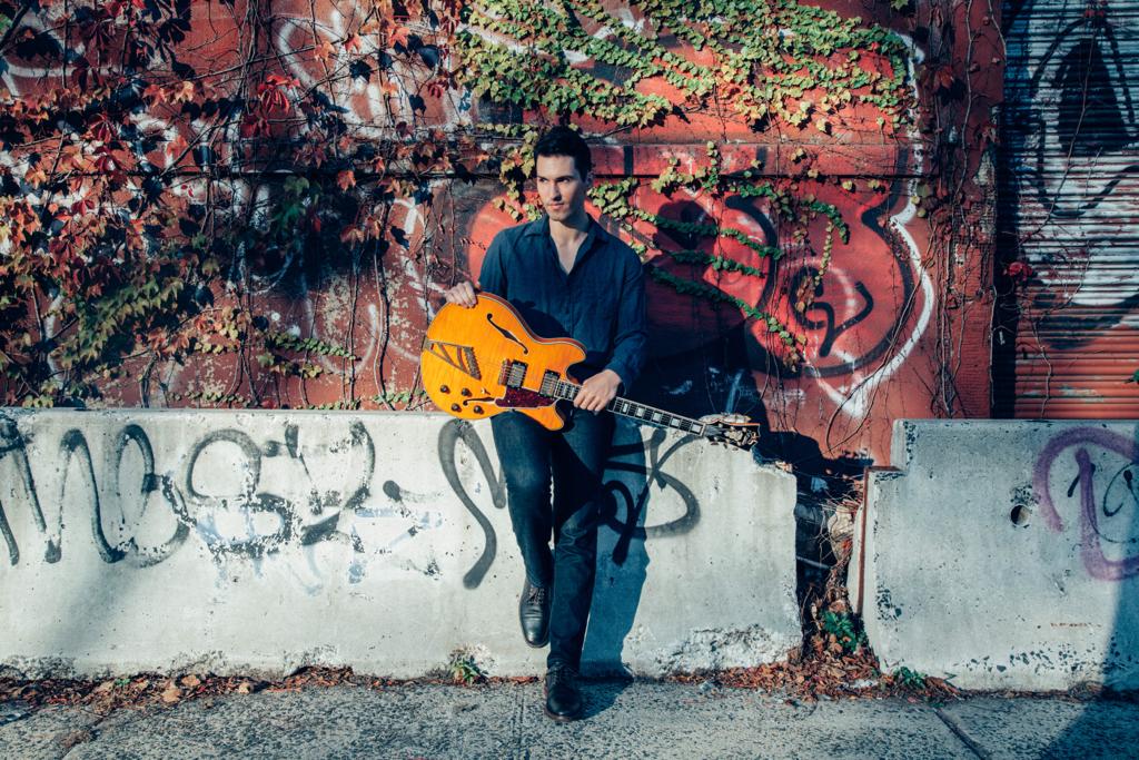 El guitarrista y compositor estadounidense Sean Clapis actuará el domingo en Zaragoza
